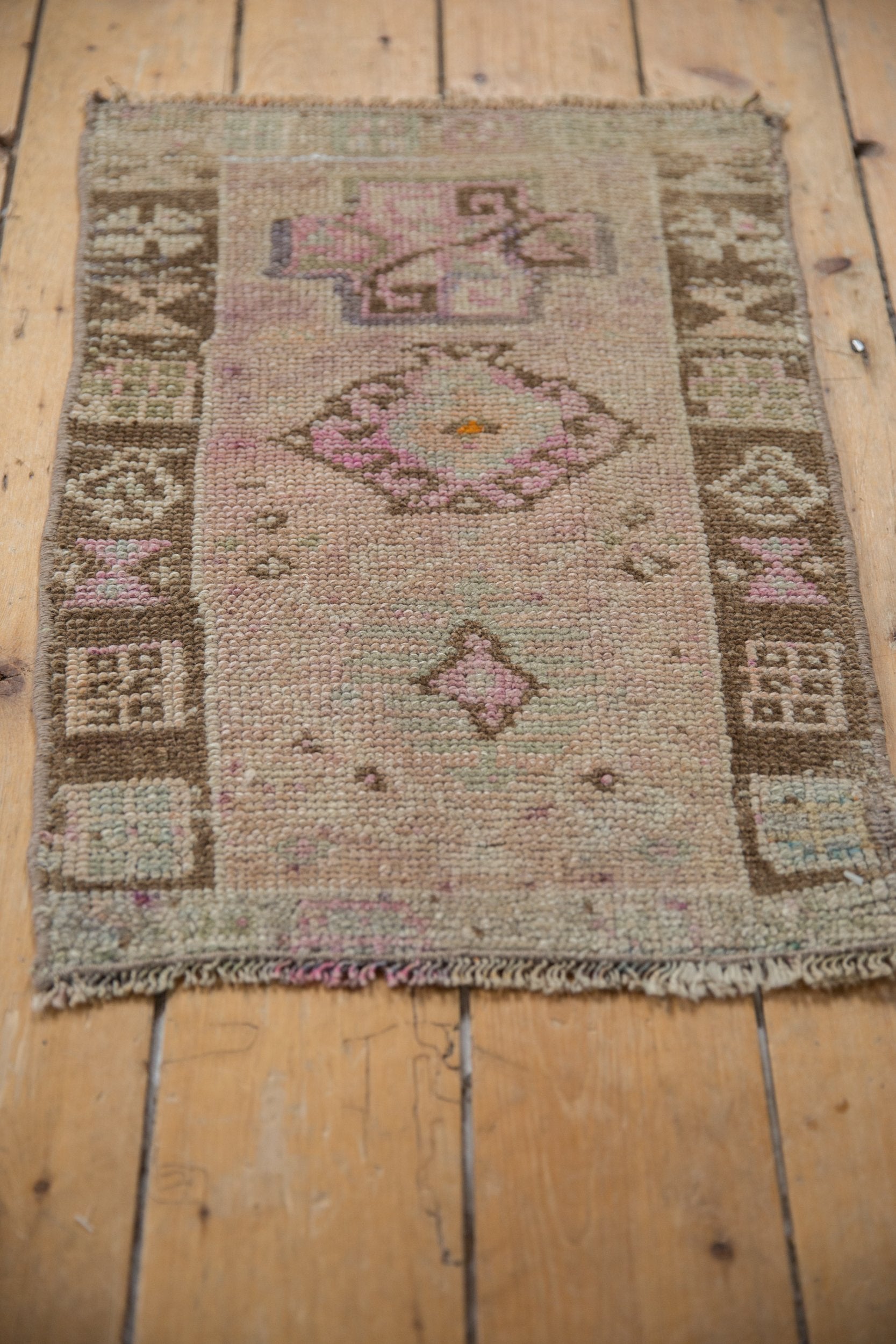 1.5x2 Vintage Distressed Kars Square Rug Mat // ONH Item 8750 Image 2