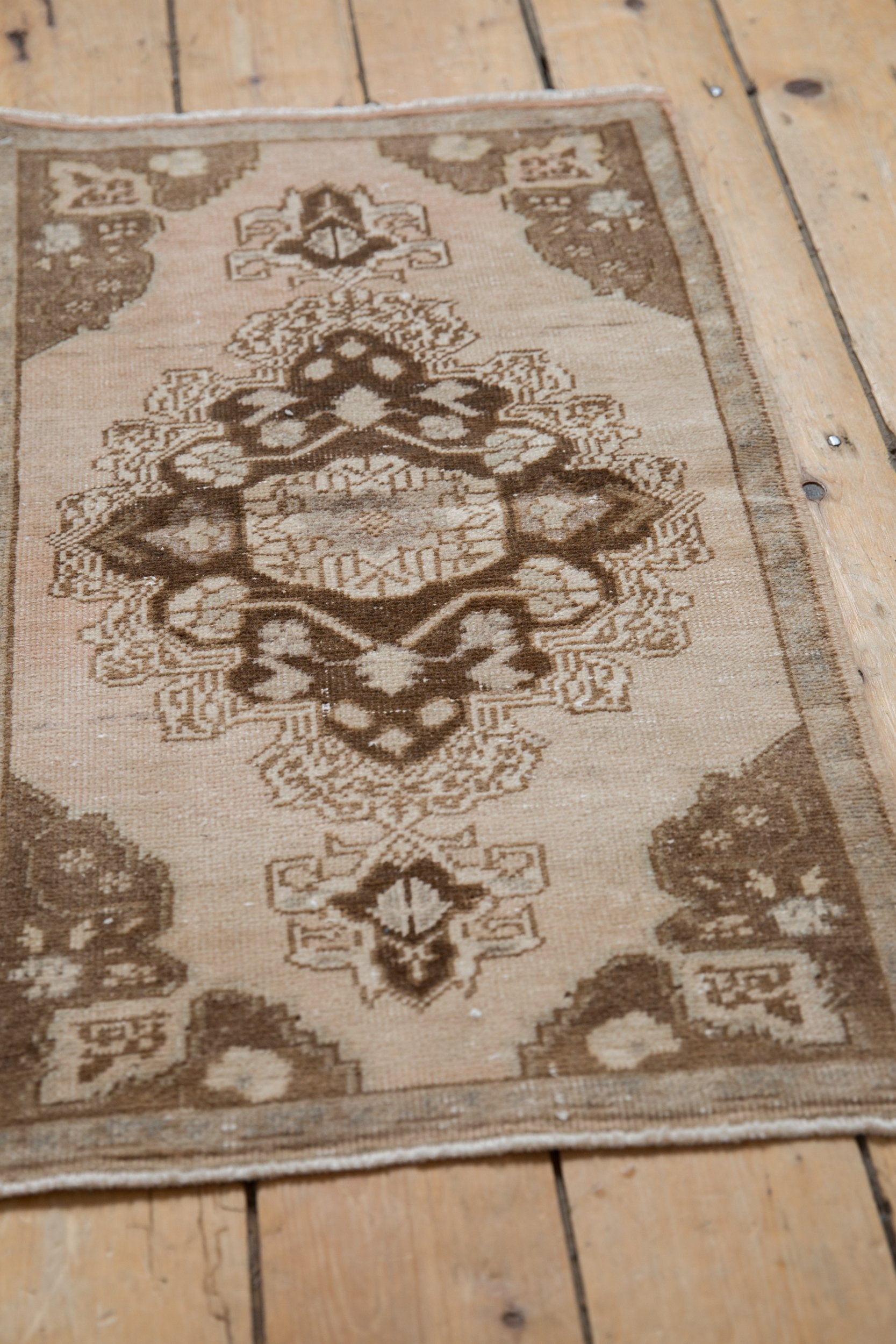 Vintage Distressed Oushak Rug Mat / ONH item 8804 Image 2