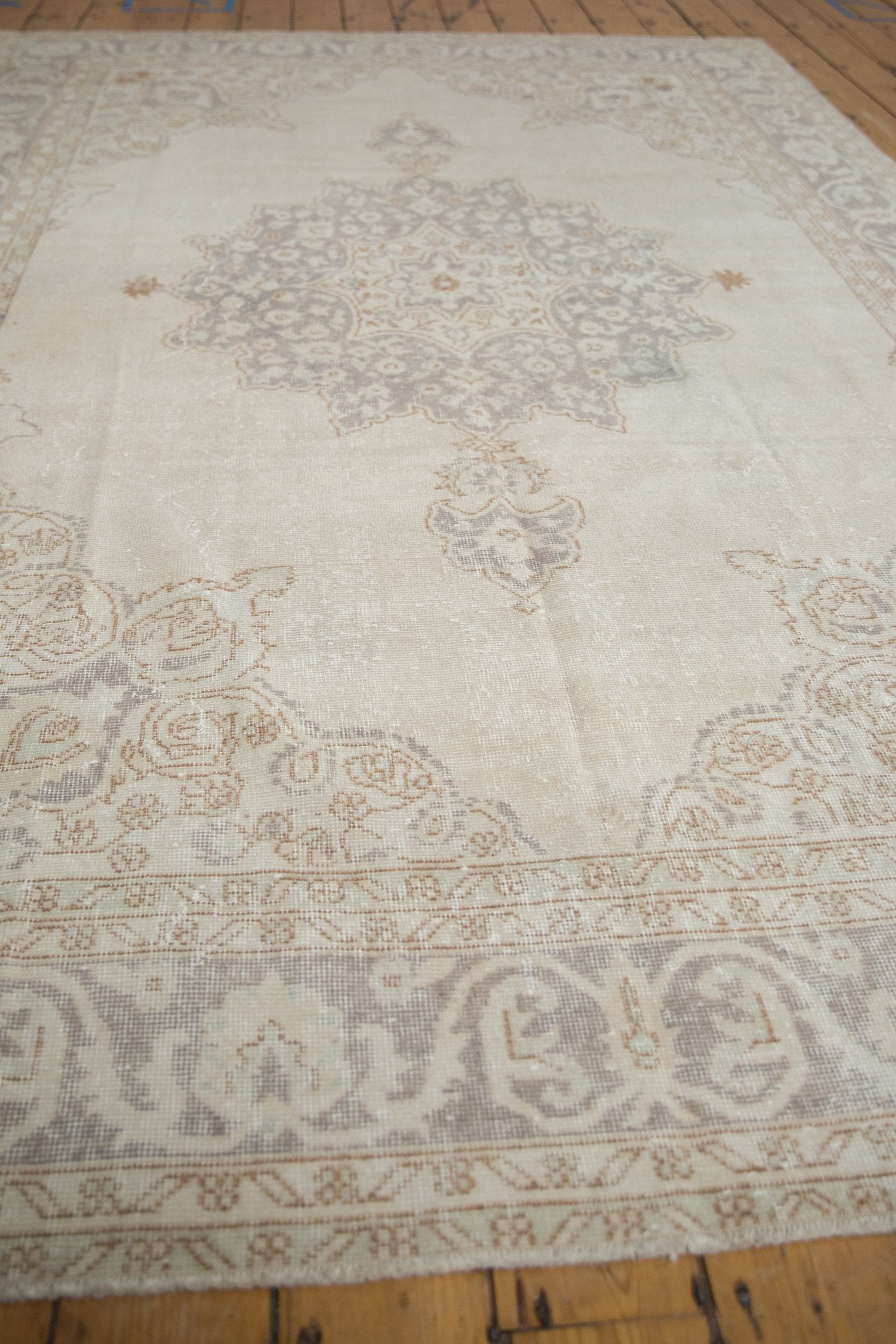 6.5x10 Vintage Distressed Sparta Carpet // ONH Item 9002 Image 7