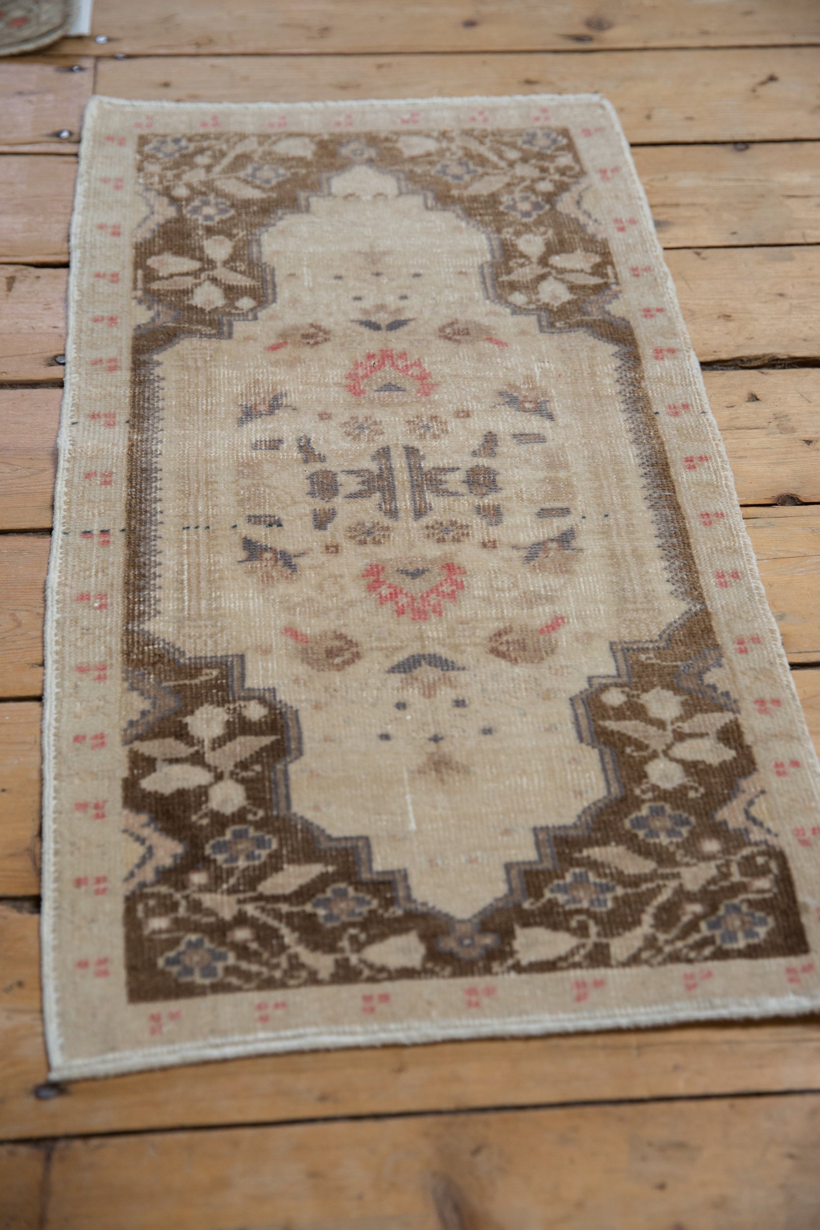 1.5x3 Vintage Distressed Oushak Rug Mat // ONH Item 9407 Image 2