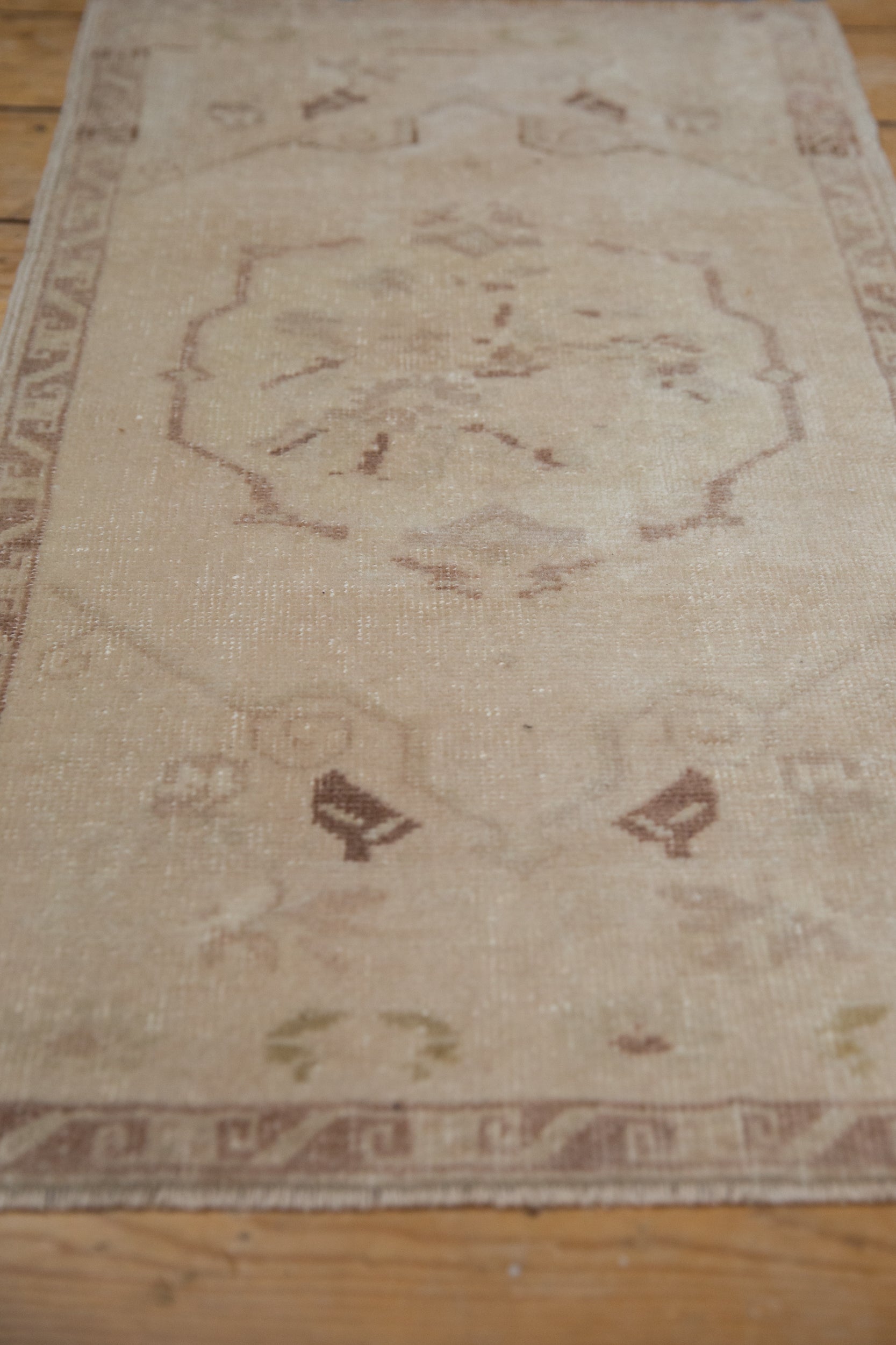 1.5x3 Vintage Distressed Oushak Rug Mat // ONH Item 9415 Image 3