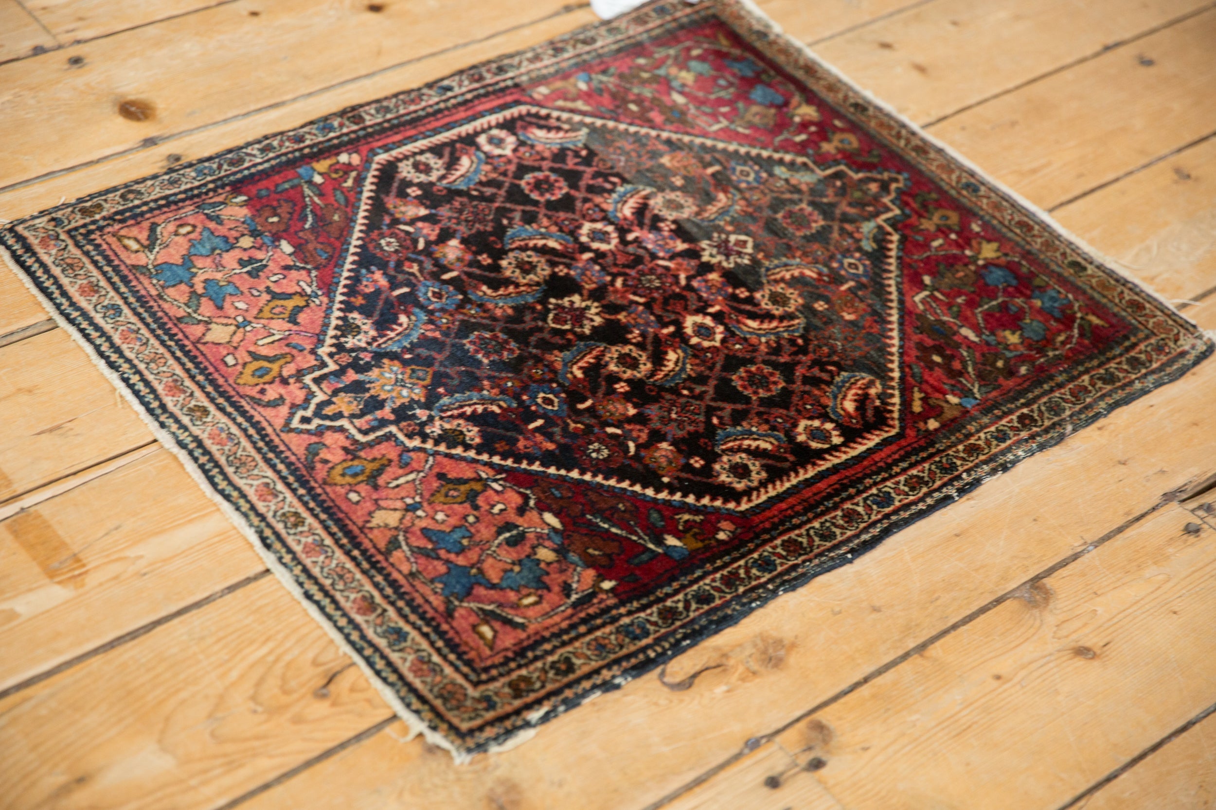 Vintage Fine Farahan Sarouk Square Rug Mat // ONH Item: 9629, Image 4