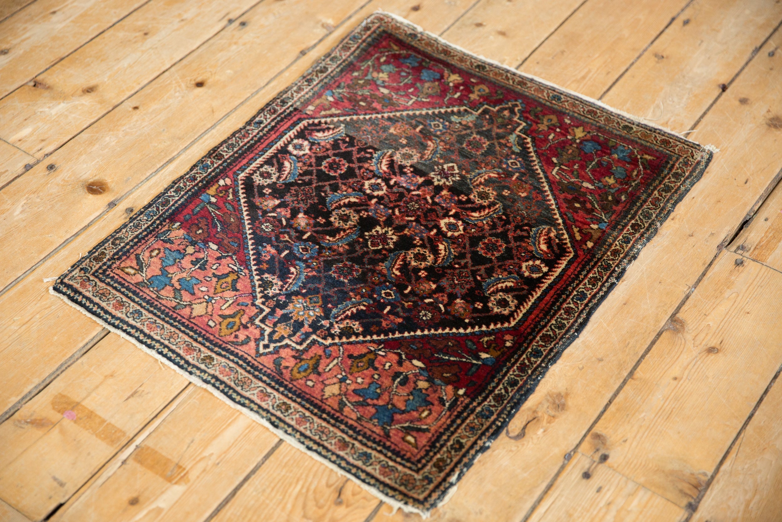 Vintage Fine Farahan Sarouk Square Rug Mat // ONH Item: 9629, Image 7